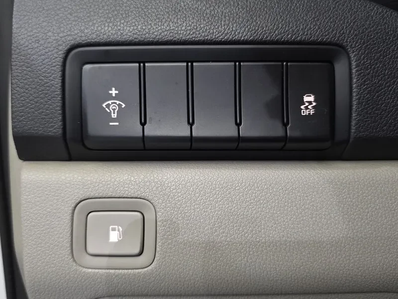 Kia Carnival 9-Seater Luxury, снимка 13 - Автомобили и джипове - 55278408