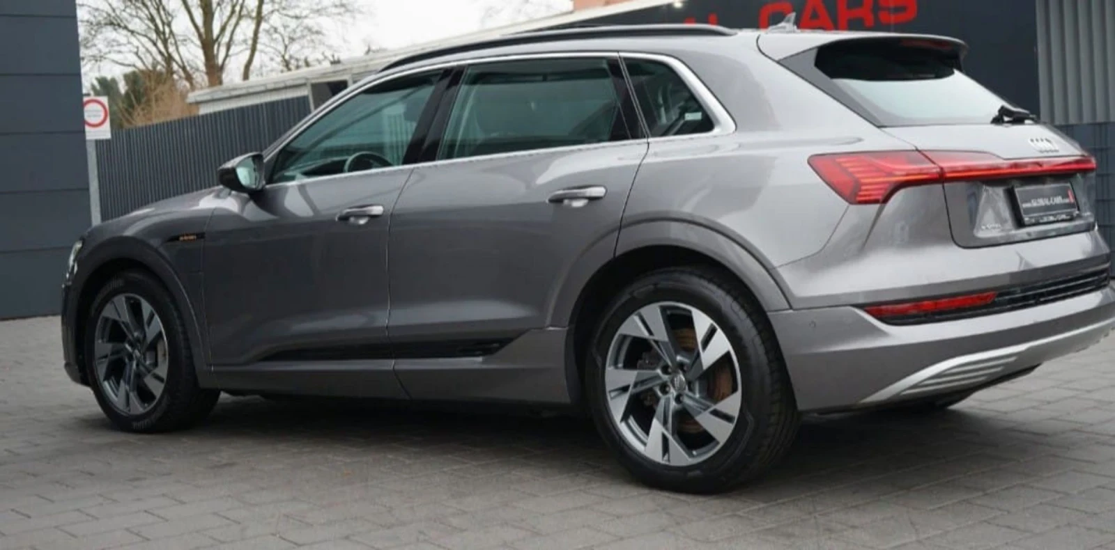 Audi E-Tron 55/Quatro/Pano/Matrix/Leder - изображение 6