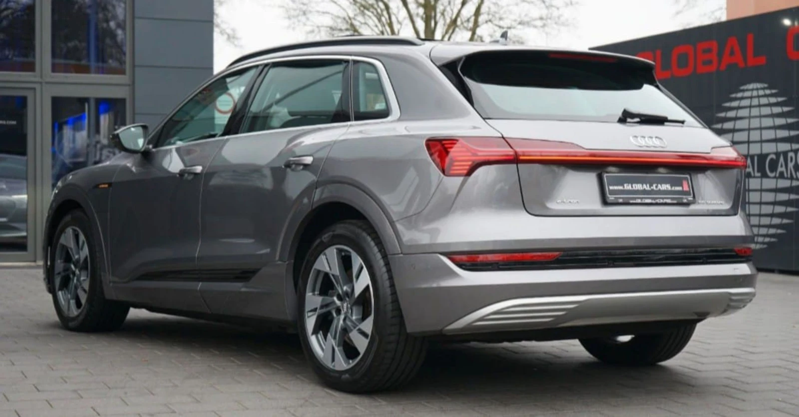 Audi E-Tron 55/Quatro/Pano/Matrix/Leder - изображение 3