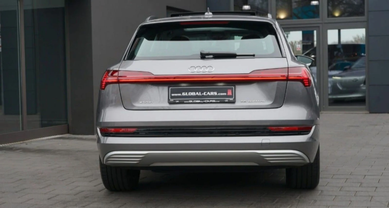 Audi E-Tron 55/Quatro/Pano/Matrix/Leder - изображение 4