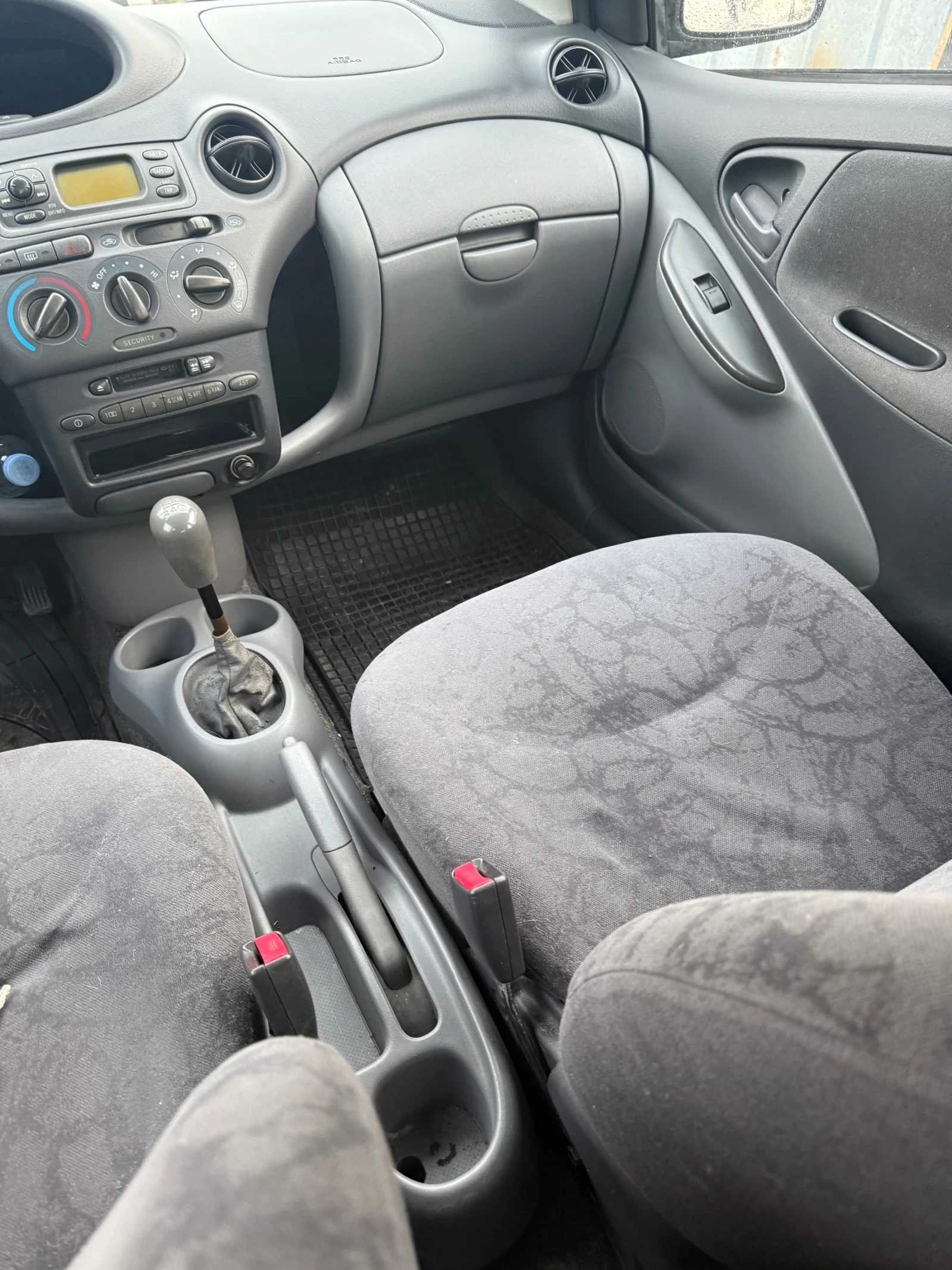 Toyota Yaris  - изображение 5