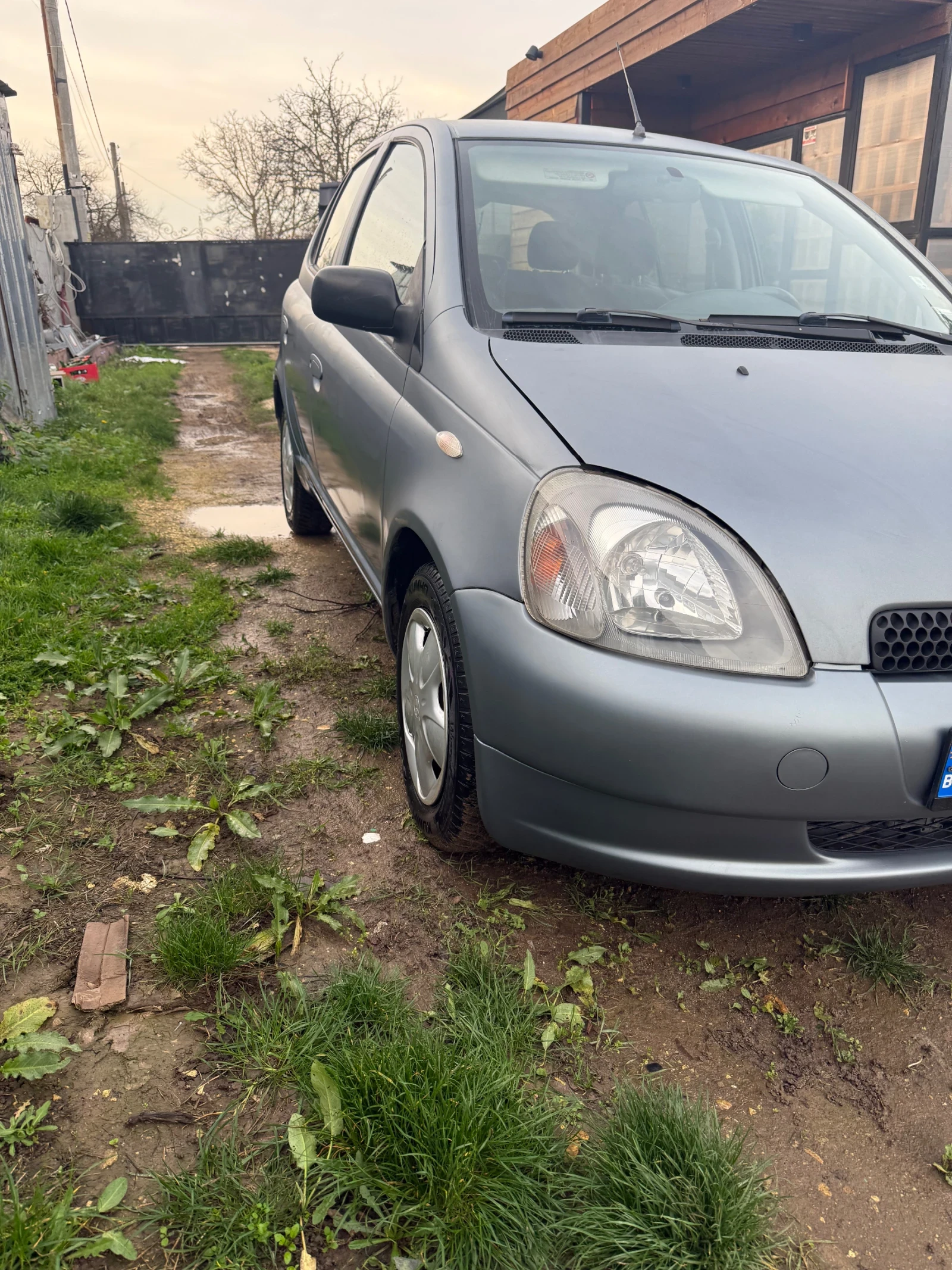 Toyota Yaris  - изображение 2