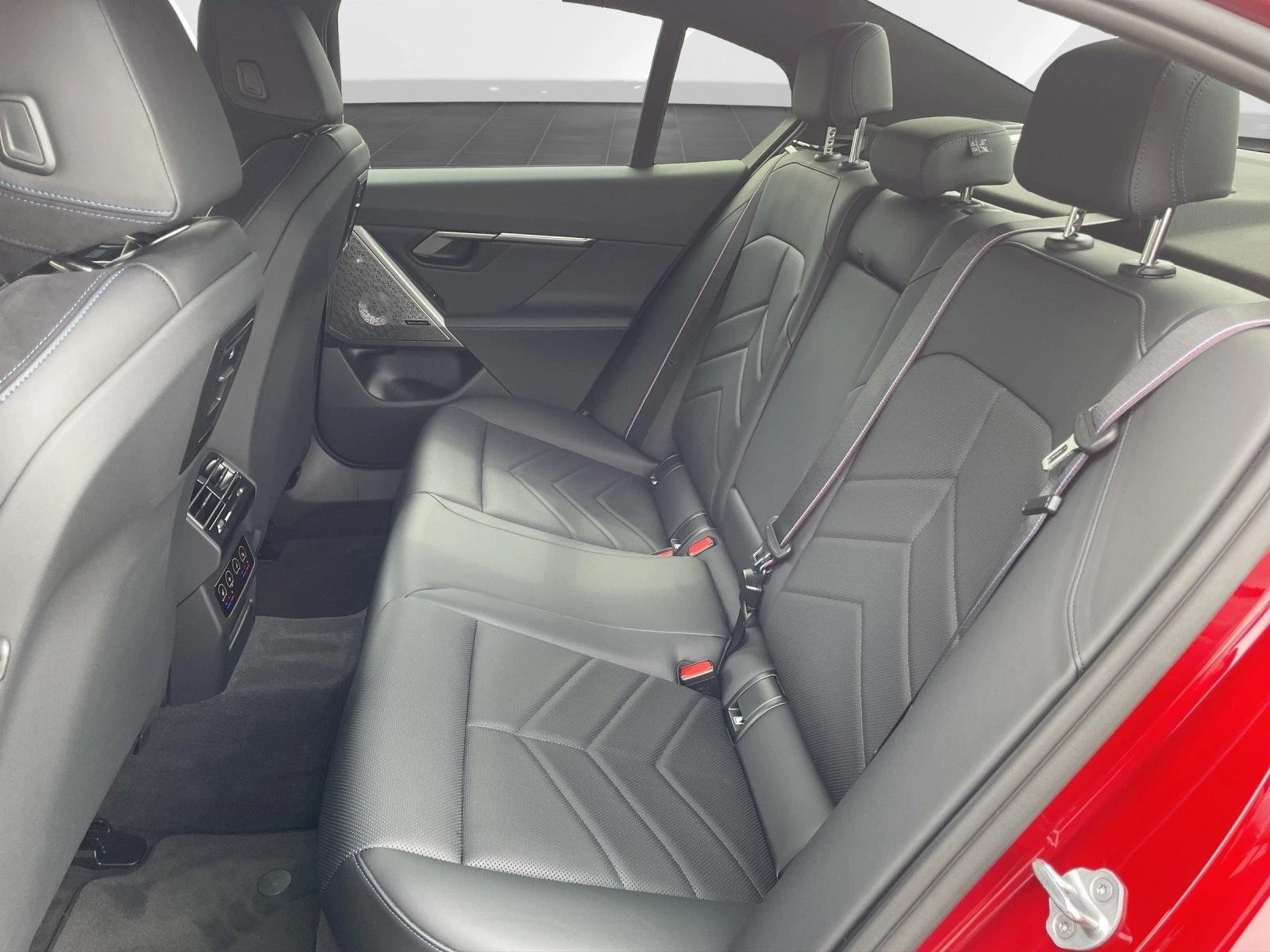 BMW i5 M60/xDrive/CARBON/ICONIC GLOW/PANO/B&W/ | Mobile.bg   11