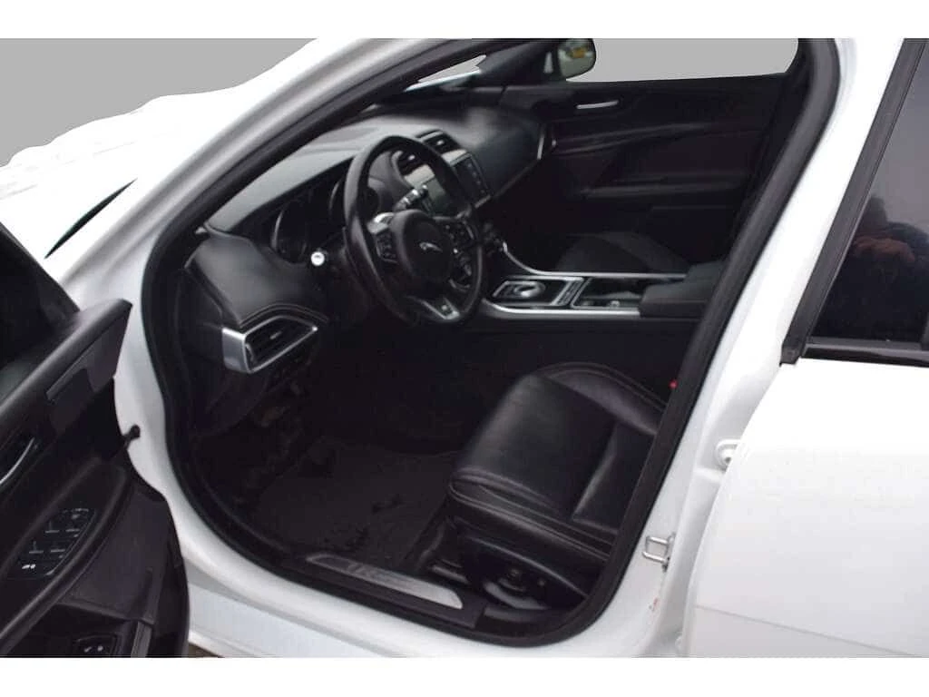 Jaguar XE * 20d R Sport AWD Diesel * CARFAX * ЦЕНА ДО БГ, снимка 11 - Автомобили и джипове - 53862539