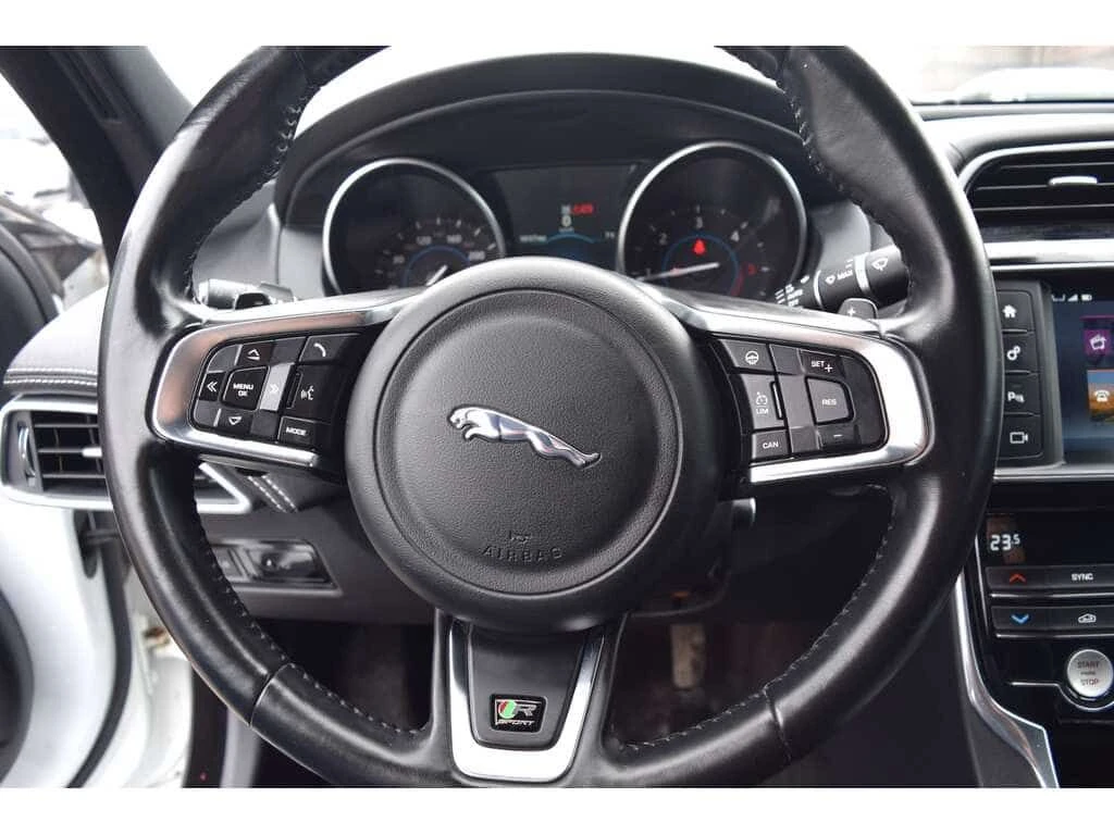 Jaguar XE * 20d R Sport AWD Diesel * CARFAX * ЦЕНА ДО БГ, снимка 13 - Автомобили и джипове - 53862539