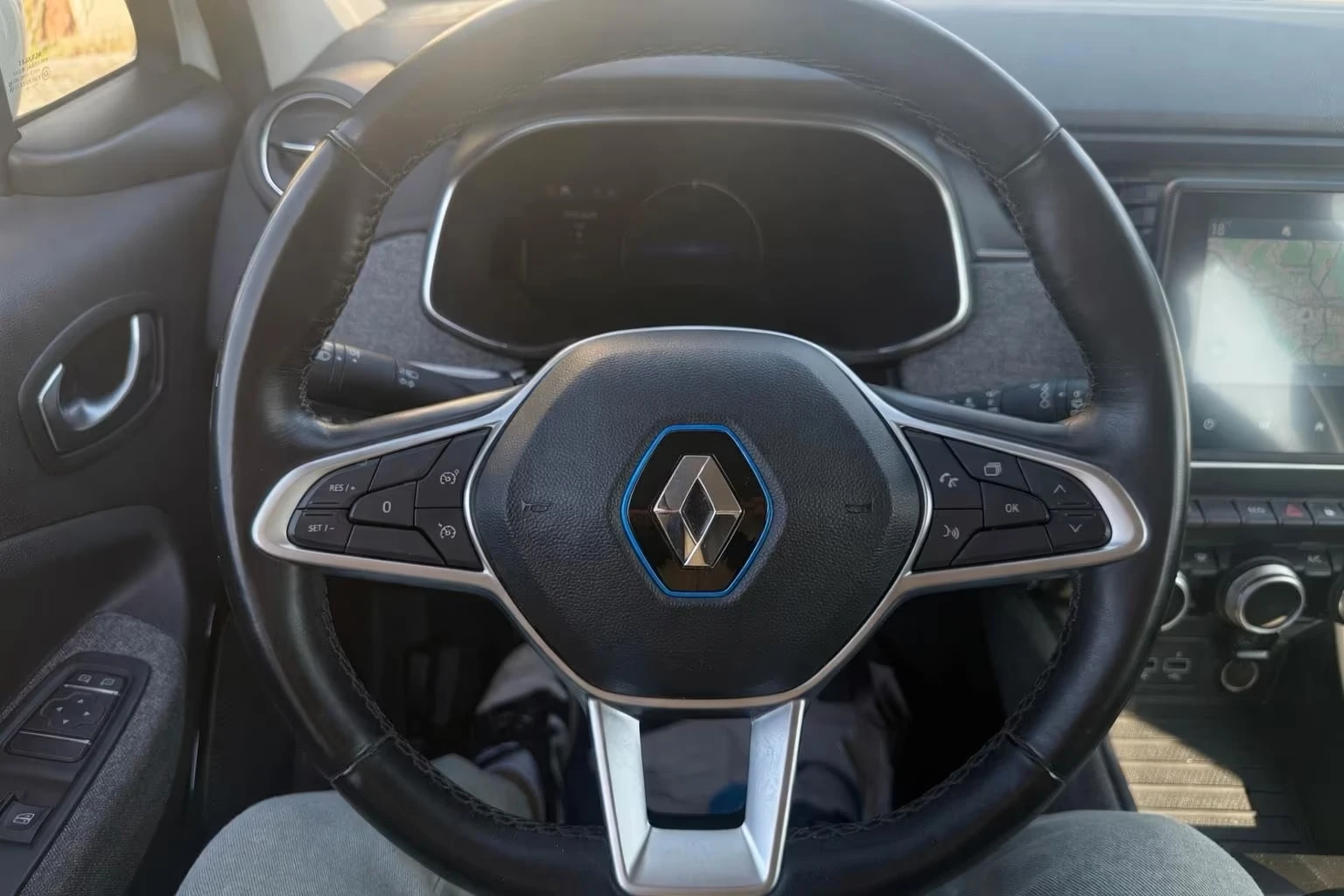 Renault Zoe СЕРТИФИКАТ-БАТЕРИЯ./EXPERIENCE/52KWH/ПОДГРЕВ/NAVI, снимка 8 - Автомобили и джипове - 54067184