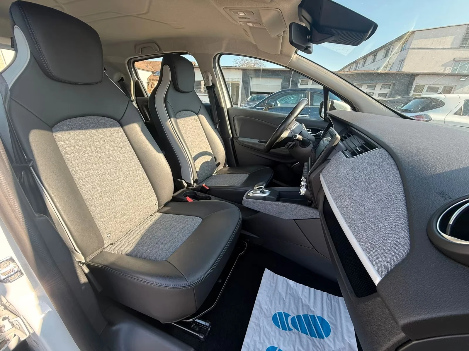 Renault Zoe СЕРТИФИКАТ-БАТЕРИЯ./EXPERIENCE/52KWH/ПОДГРЕВ/NAVI, снимка 10 - Автомобили и джипове - 54067184