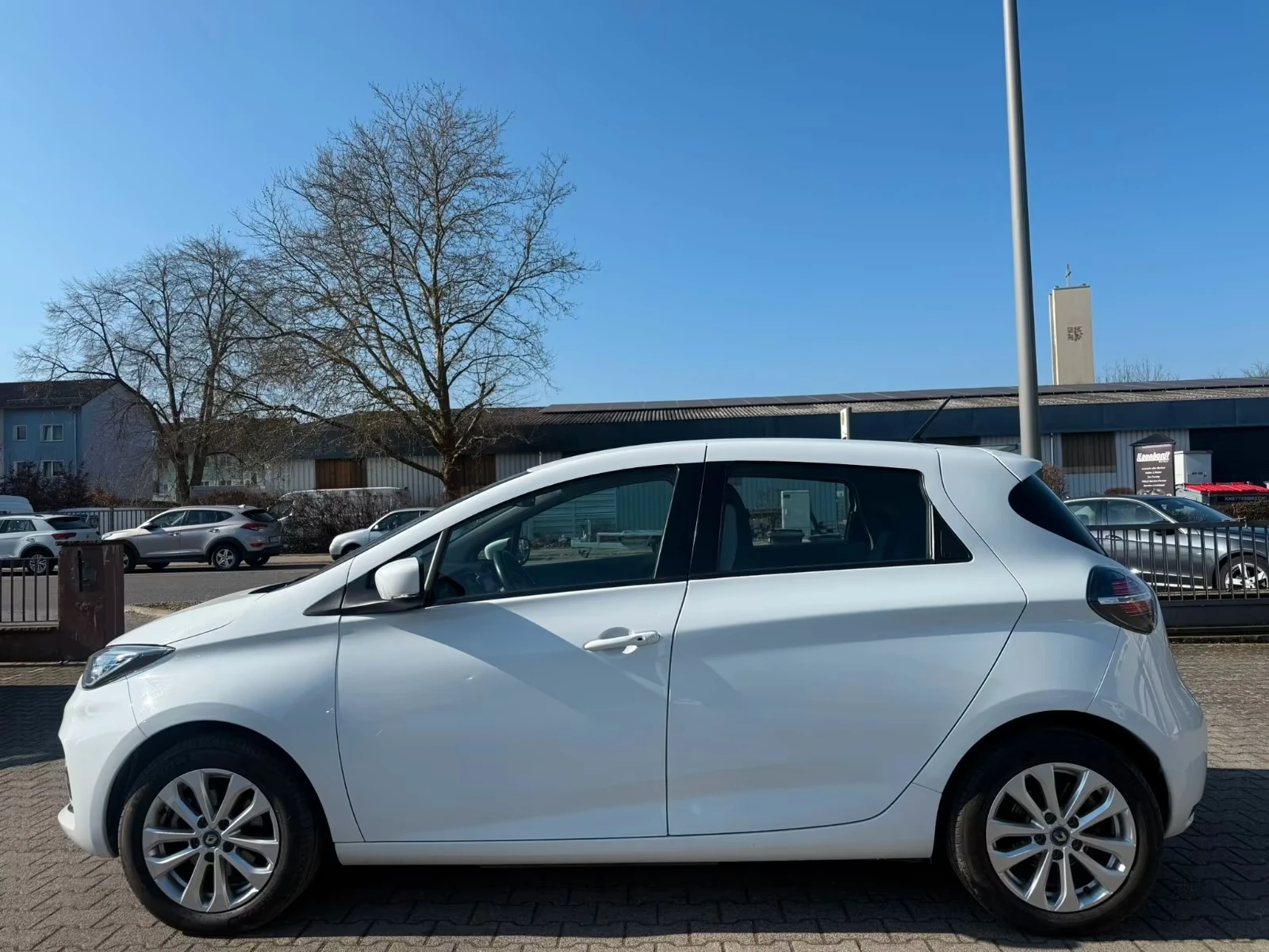 Renault Zoe СЕРТИФИКАТ-БАТЕРИЯ./EXPERIENCE/52KWH/ПОДГРЕВ/NAVI, снимка 4 - Автомобили и джипове - 54067184