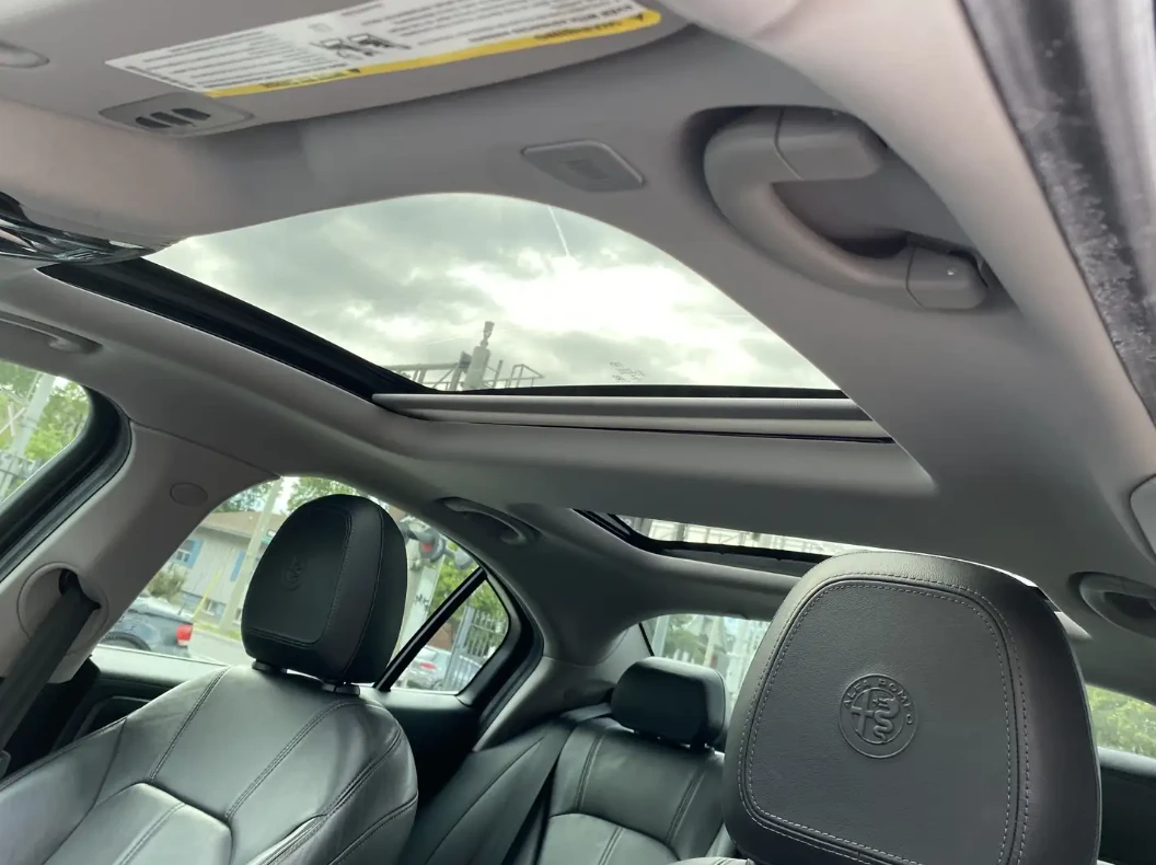 Alfa Romeo Giulia Q4, снимка 8 - Автомобили и джипове - 55008644
