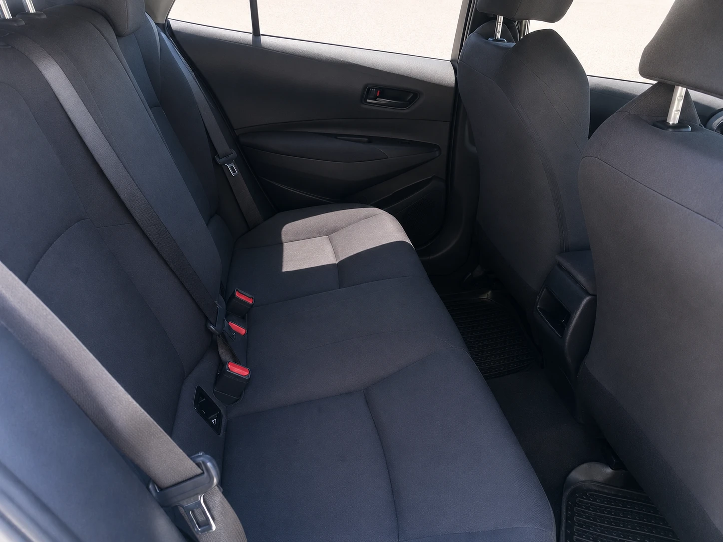 Toyota Corolla 1.8 hybrid, снимка 5 - Автомобили и джипове - 55335622