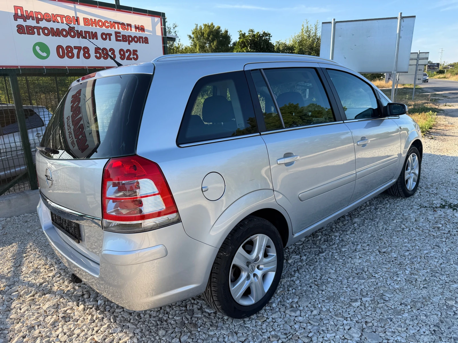 Opel Zafira 1.8i /140p.s-7 mesten/Facelift, снимка 4 - Автомобили и джипове - 55970334