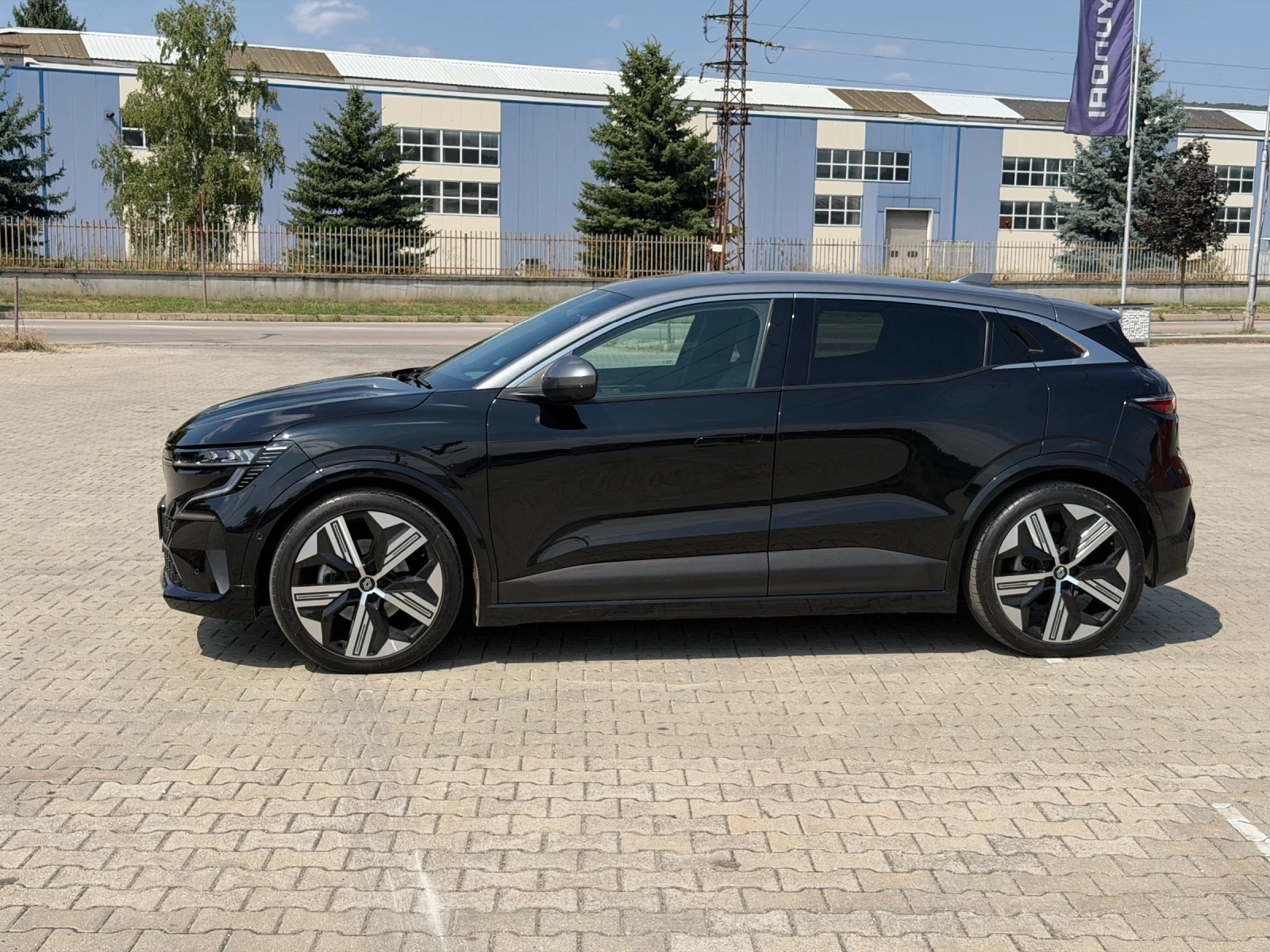 Renault Megane E-tech 60Kwh, снимка 4 - Автомобили и джипове - 56039062