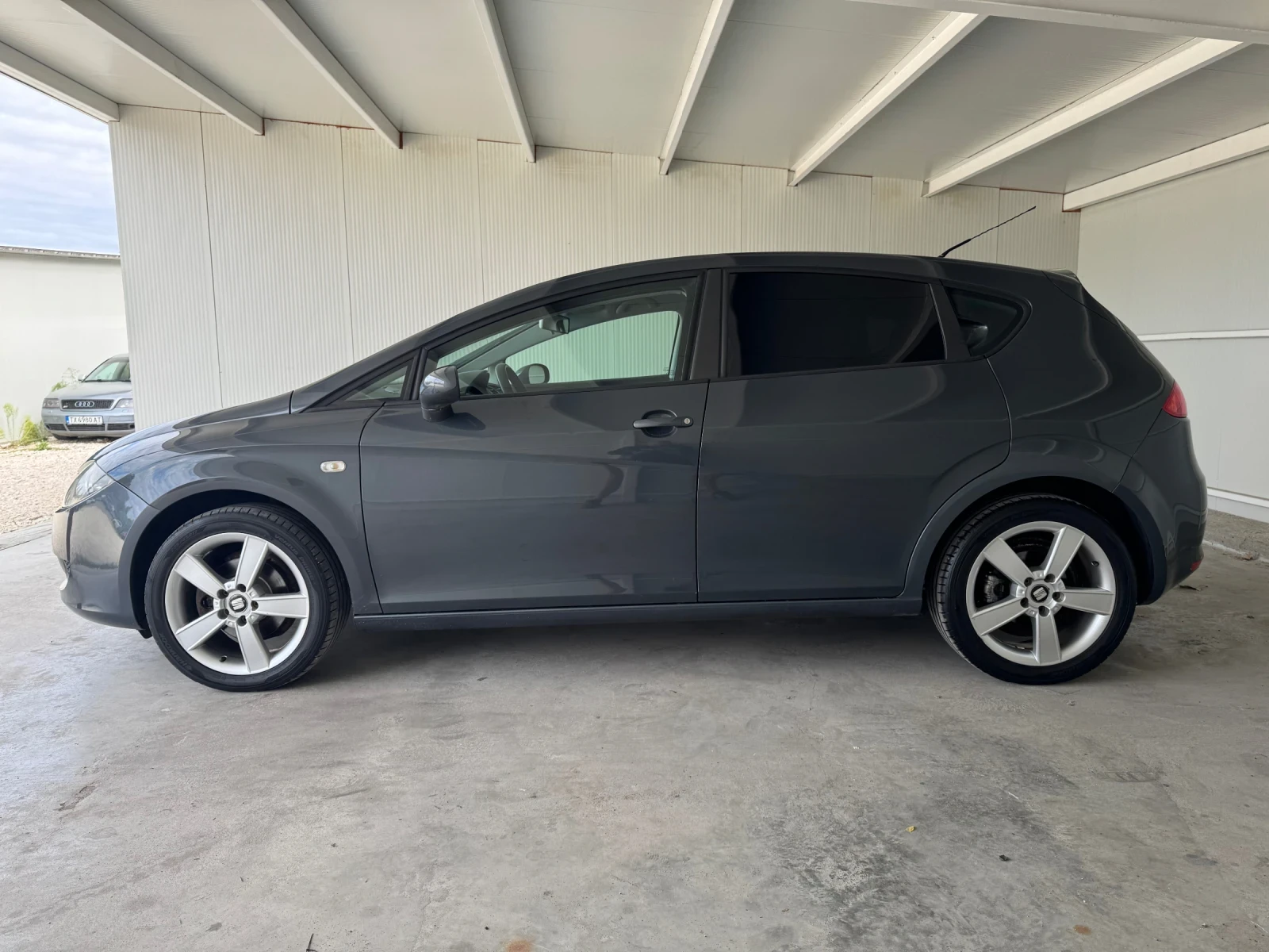 Seat Leon 1.6-BENZIN-102к.с, снимка 3 - Автомобили и джипове - 56096807