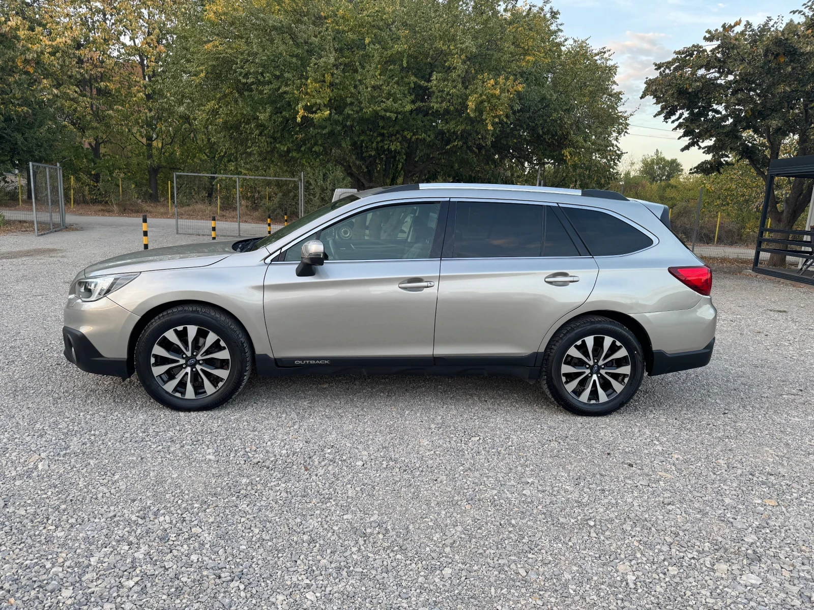 Subaru Outback 2.0d, снимка 3 - Автомобили и джипове - 56436700