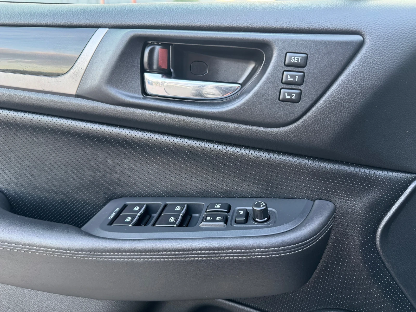 Subaru Outback 2.0d, снимка 11 - Автомобили и джипове - 56436700