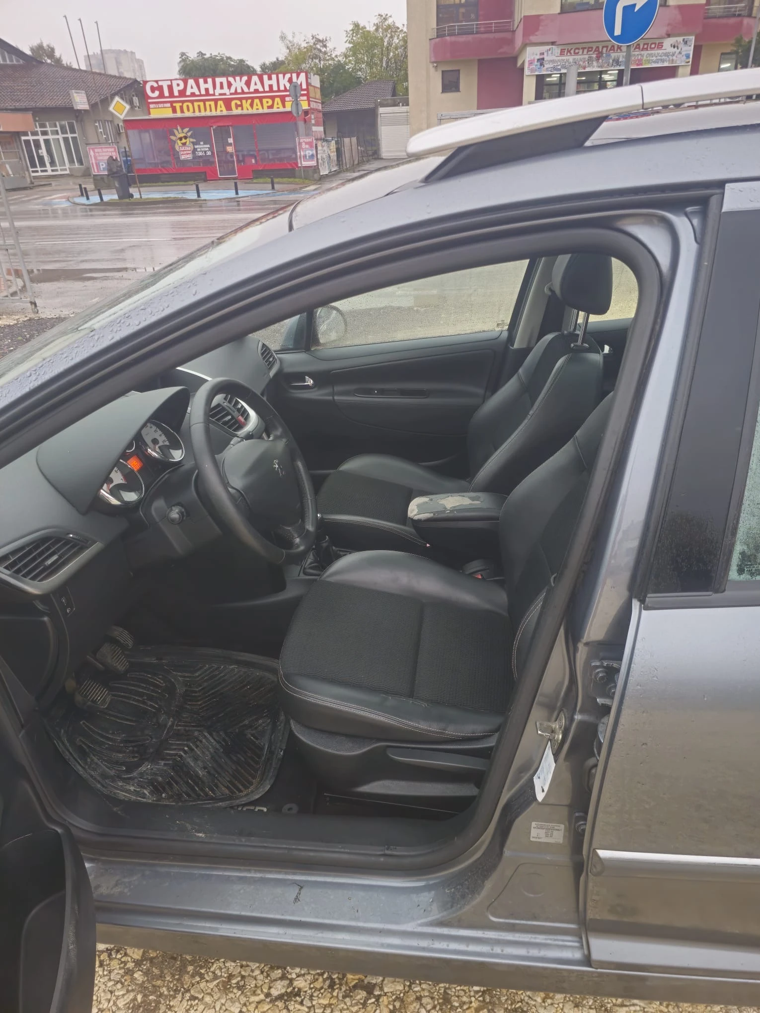 Peugeot 207 1.6i, снимка 10 - Автомобили и джипове - 56732436