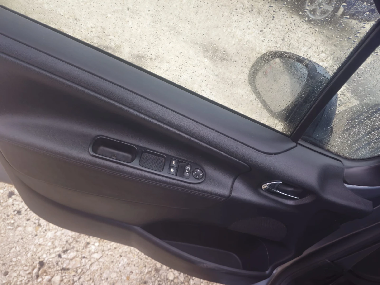 Peugeot 207 1.6i, снимка 14 - Автомобили и джипове - 56732436