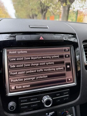 VW Touareg * R-Line* 4.2TDI* V8* PANO* KEYLESS* ТОП ЦЕНА* , снимка 14