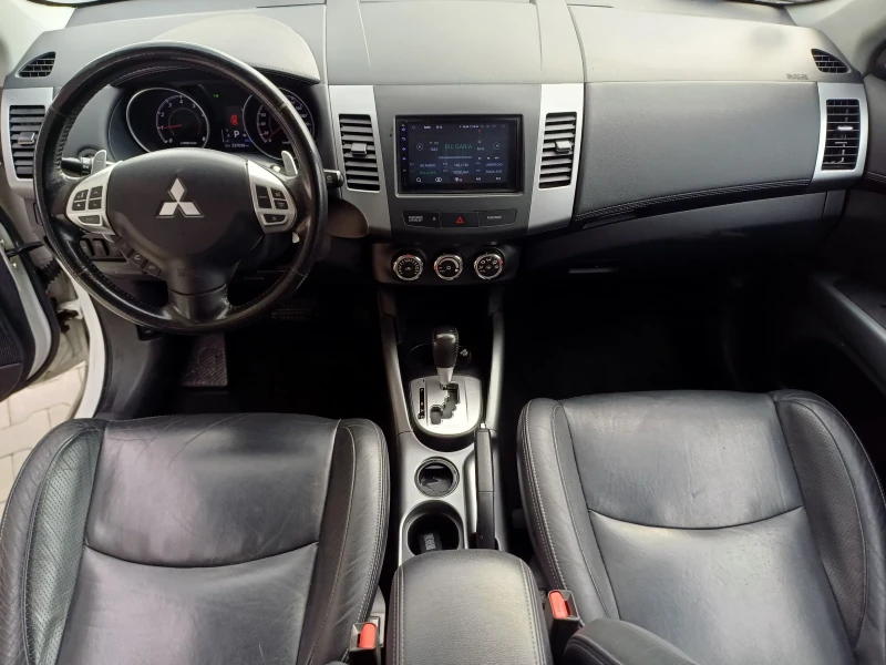 Mitsubishi Outlander 2.0 MPI 2WD AUTOMAТ, снимка 10 - Автомобили и джипове - 47398439