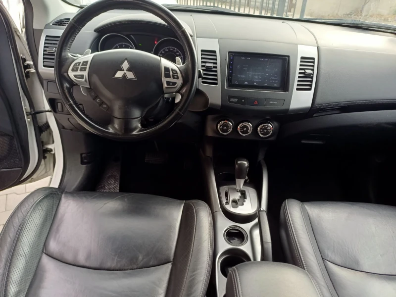 Mitsubishi Outlander 2.0i automatic, снимка 11 - Автомобили и джипове - 47398439