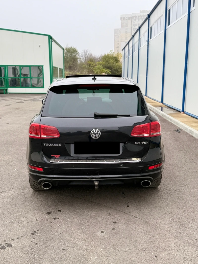 VW Touareg * R-Line* 4.2TDI* V8* PANO* KEYLESS* ТОП ЦЕНА* , снимка 7 - Автомобили и джипове - 52478082