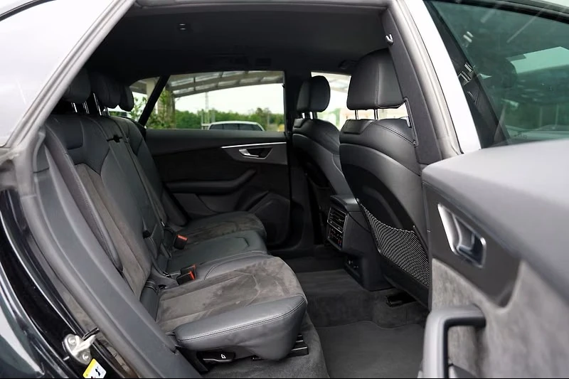 Audi RSQ8 4.0 Quattro, снимка 9 - Автомобили и джипове - 55001520