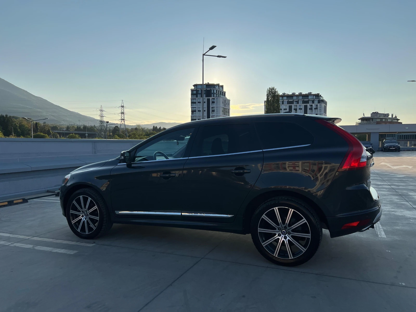 Volvo XC60 T5 2.5 AWD SPECIAL EDITION - изображение 4