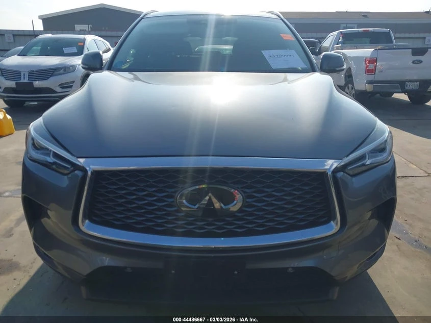 Infiniti QX50 2.0l Essential, снимка 12 - Автомобили и джипове - 53957117