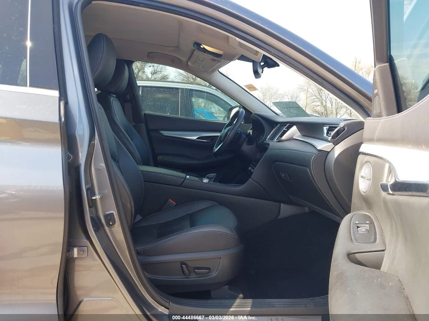 Infiniti QX50 2.0l Essential, снимка 5 - Автомобили и джипове - 53957117