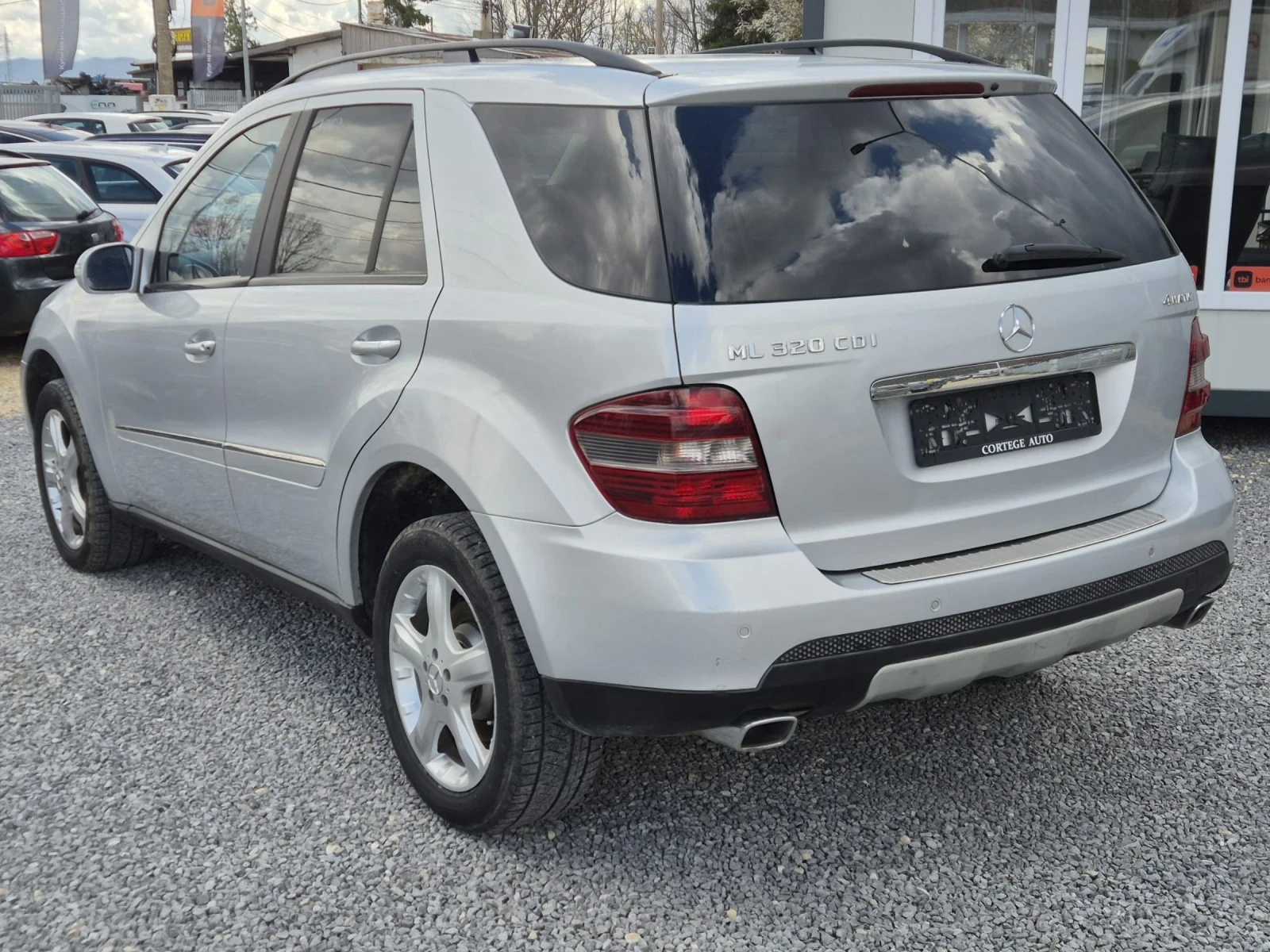 Mercedes-Benz ML 320 CDI  4 MATIC, снимка 5 - Автомобили и джипове - 54030611
