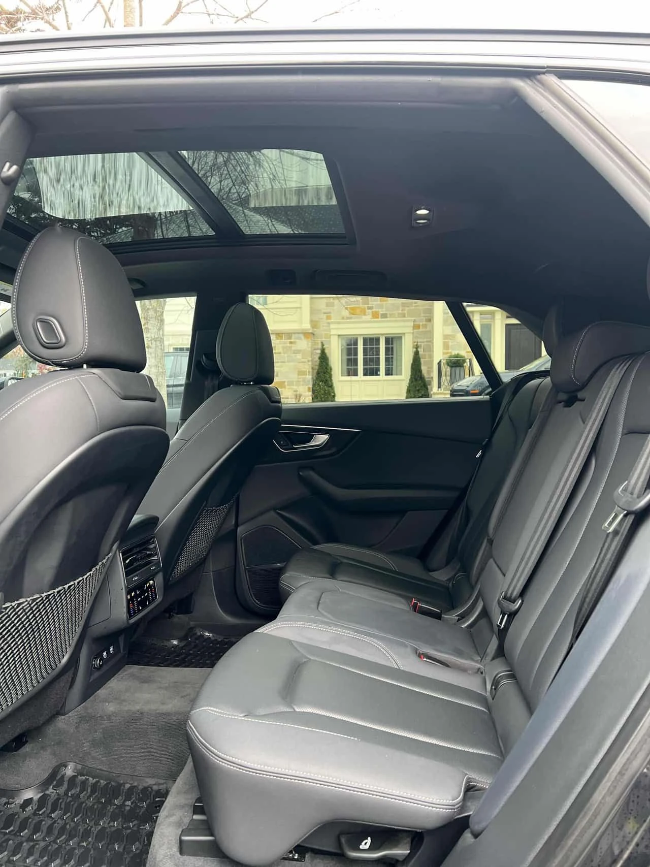 Audi Q8 * Progressiv * ОБДУХВАНЕ * KEYLESS  * 360 * CARFAX, снимка 16 - Автомобили и джипове - 54568842