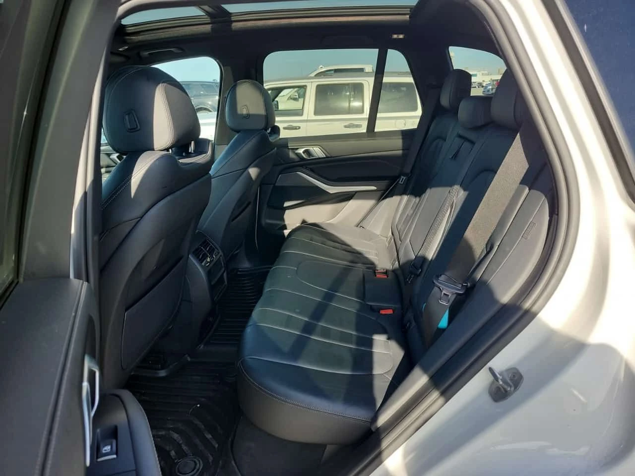 BMW X5 * xDrive40i * ПОДГРЕВИ * 360 * PANO * CARFAX, снимка 12 - Автомобили и джипове - 54702491