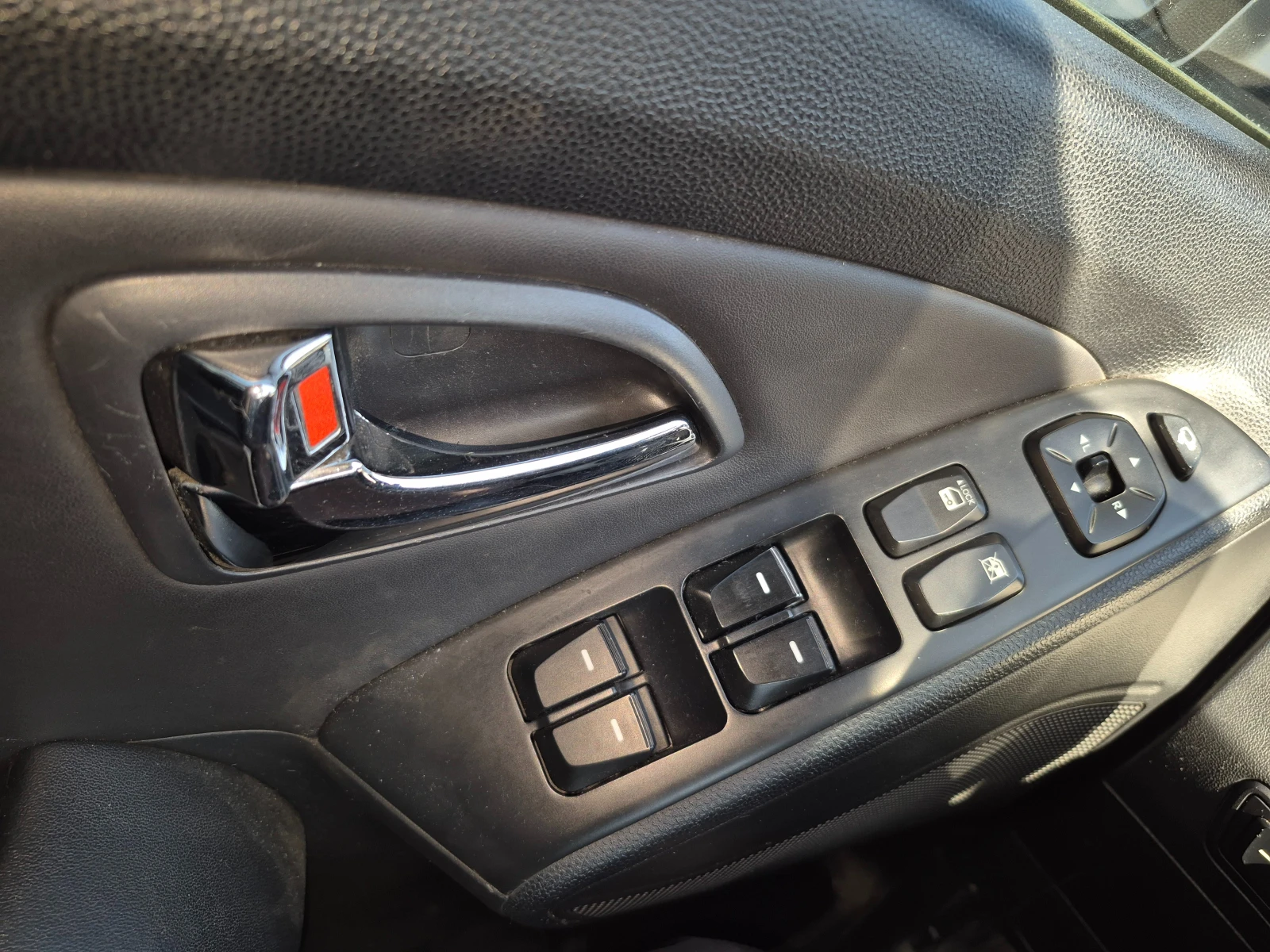 Hyundai IX35, снимка 11 - Автомобили и джипове - 54721773