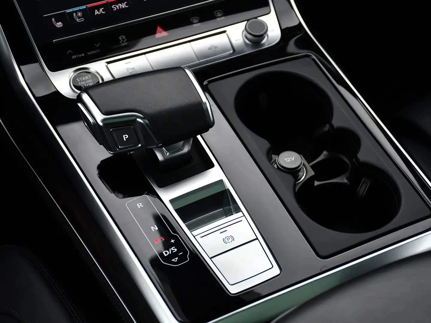 Audi Q8 Technik Автокредит Цена до България, снимка 10 - Автомобили и джипове - 55477171