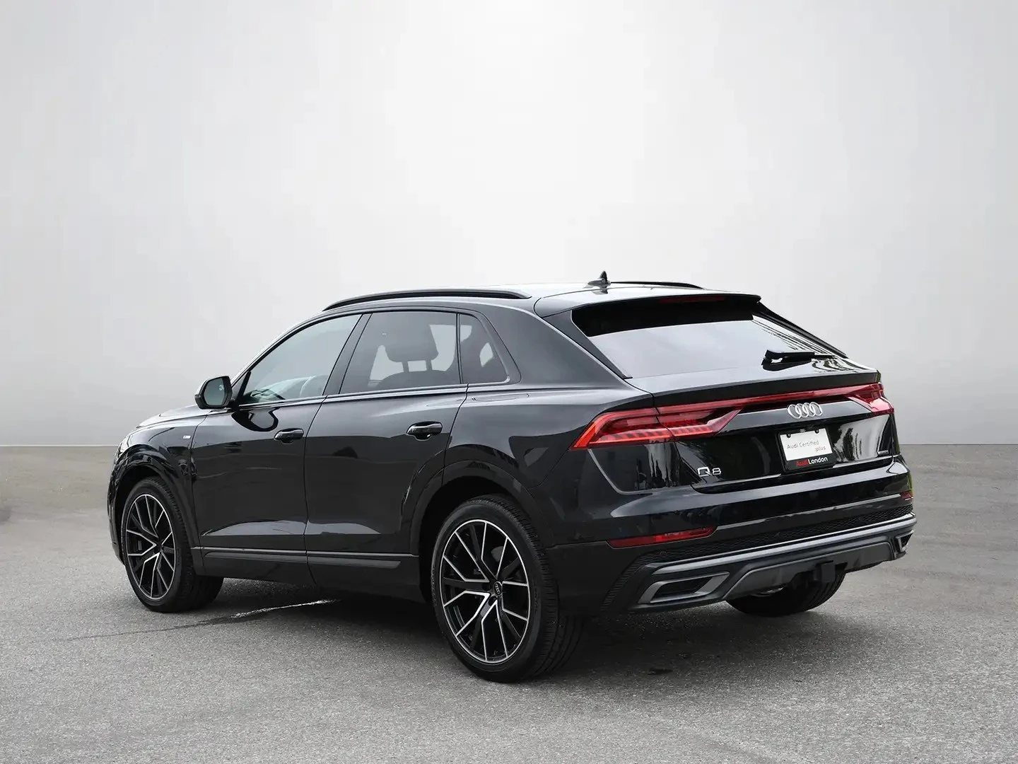 Audi Q8 Technik Автокредит Цена до България, снимка 2 - Автомобили и джипове - 55477171