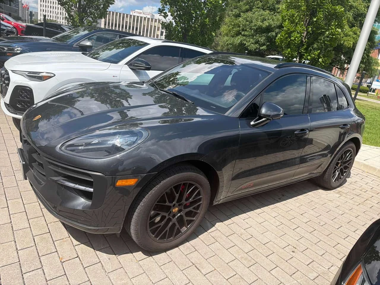Porsche Macan  GTS / 360 / DIS / MATRIX / BOSE / CARBON / CARFAX, снимка 2 - Автомобили и джипове - 55735278
