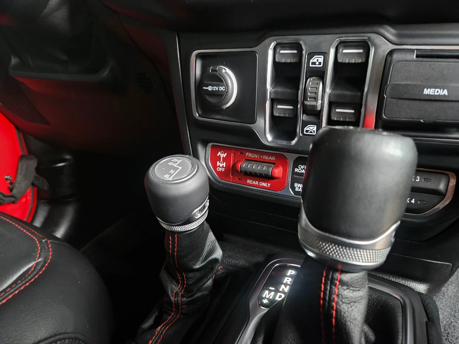 Jeep Gladiator RUBICON Launch Edition, снимка 14 - Автомобили и джипове - 55893903