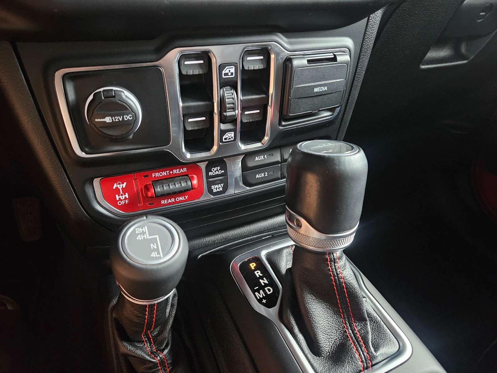 Jeep Gladiator RUBICON Launch Edition, снимка 13 - Автомобили и джипове - 55893903