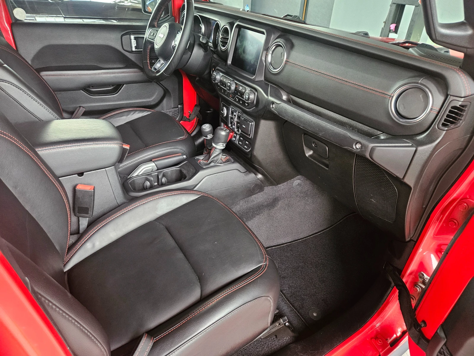 Jeep Gladiator RUBICON Launch Edition, снимка 11 - Автомобили и джипове - 55893903