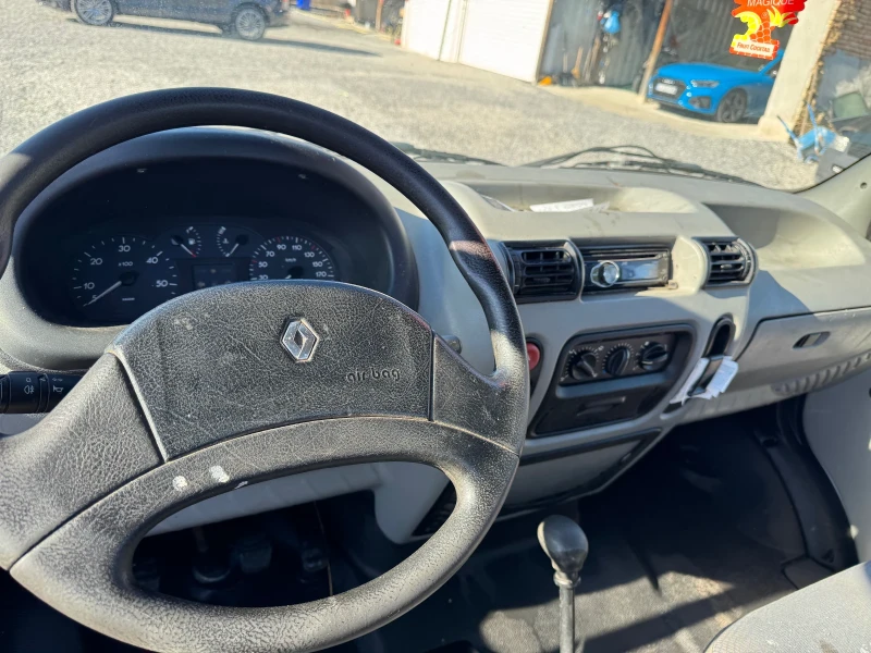 Renault Master 2.8TDI, снимка 10 - Бусове и автобуси - 48836825