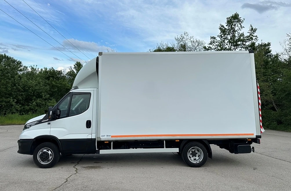 Iveco 35c18 HI-MATIC* БОРД 1000кг* 4.45м* ВЪЗ.ВЪЗГЛАВНИЦИ* LED - изображение 3