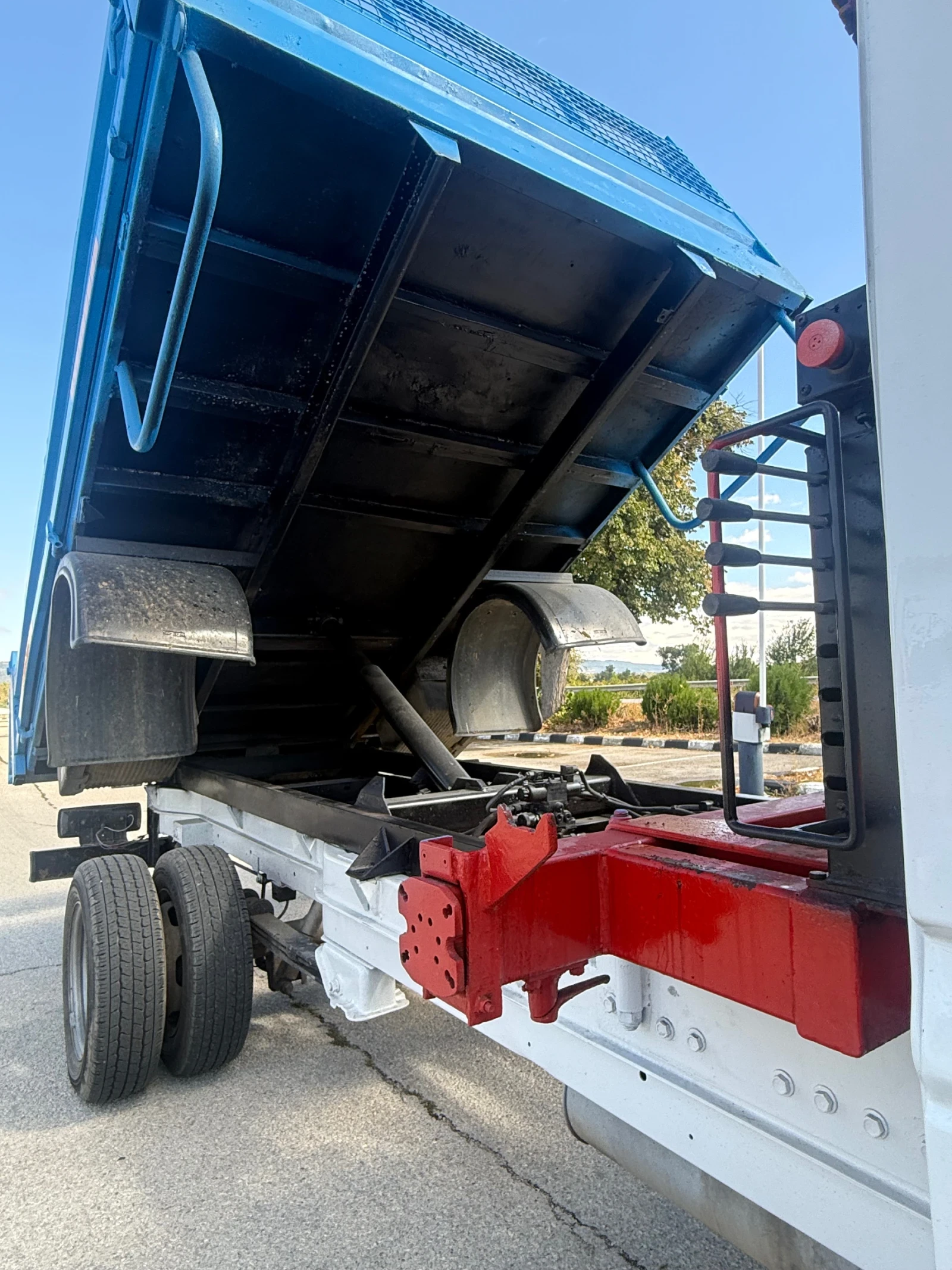 Mercedes-Benz Sprinter 411 Оригинален Самосвал с Кран, снимка 8 - Бусове и автобуси - 56155798