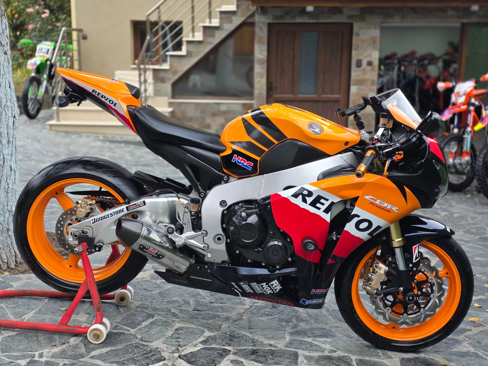 Honda Cbr 1000 ЛИЗИНГ REPSOL, снимка 2 - Мотоциклети и мототехника - 56520840