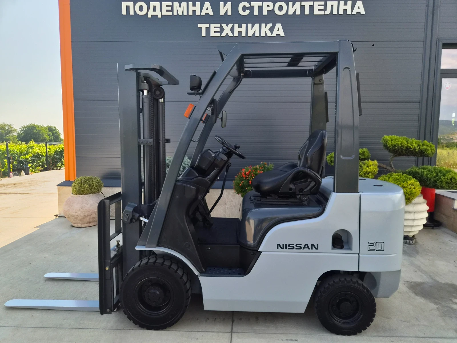 Мотокар Nissan 2 тона  / ПЕРФЕКТЕН !!, снимка 2 - Индустриална техника - 49458974