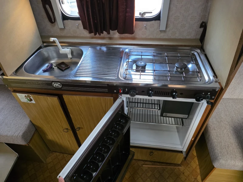 Каравана Adria HOME CAR 380, снимка 10 - Каравани и кемпери - 52545416