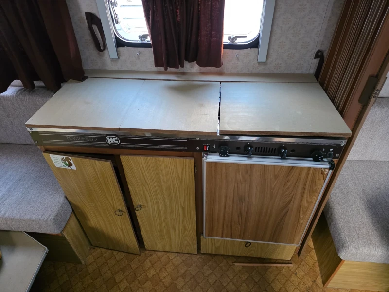 Каравана Adria HOME CAR 380, снимка 9 - Каравани и кемпери - 52545416