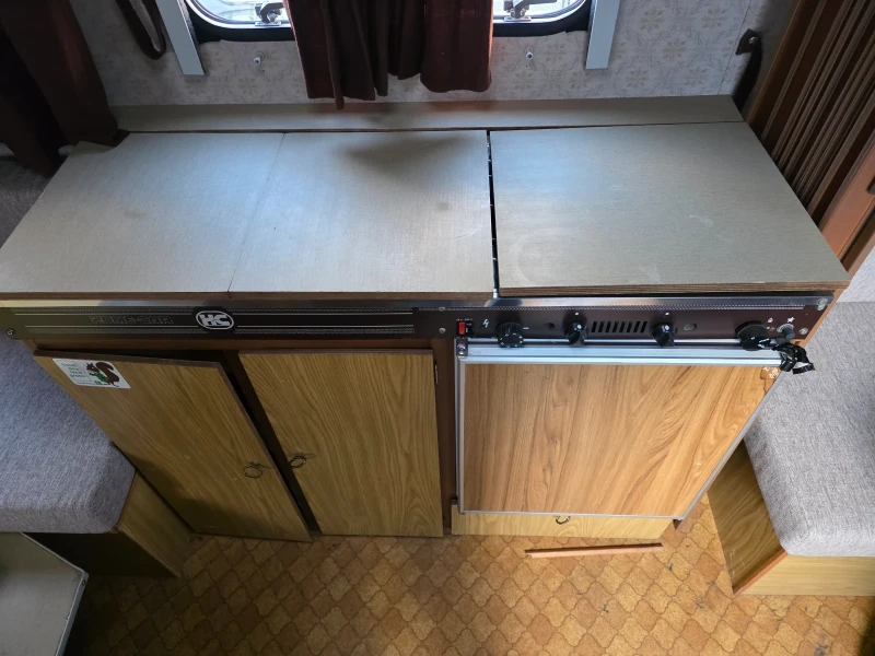 Каравана Adria HOME CAR 380, снимка 8 - Каравани и кемпери - 52545416