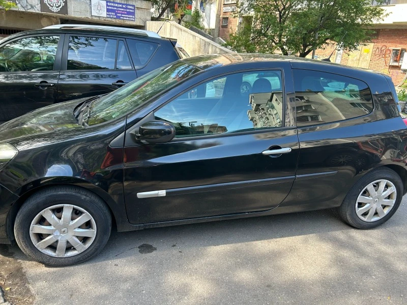 Renault Clio, снимка 1 - Автомобили и джипове - 47575952