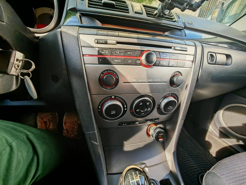 Mazda 3, снимка 5 - Автомобили и джипове - 52463801