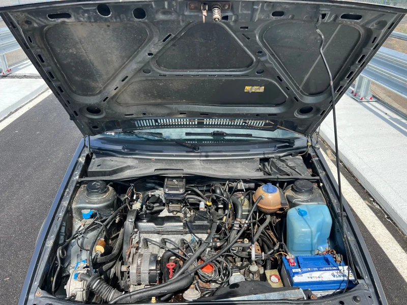 VW Jetta 1.6, снимка 5 - Автомобили и джипове - 51827715